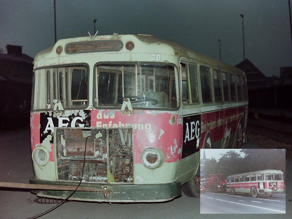 ... Busse wie diesen, Wagen 20, konstruiert von Theodor Pekol, gebaut von Setra in Ulm (hier Bilder von der Bergung im September 1989), oder ...