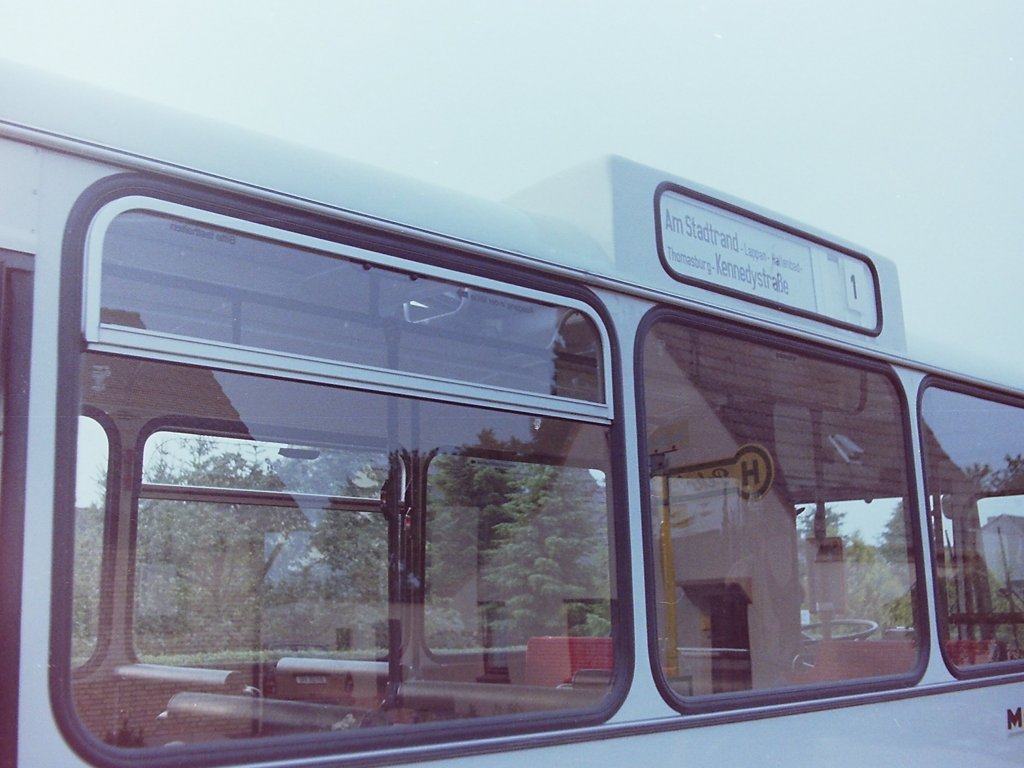1983, Vorf�hrwagen SZ-JL 26, Der Bus verf�gte �ber mehr Kippfenster als sonst bei den Ausf�hrungen der SL 200 �blich.