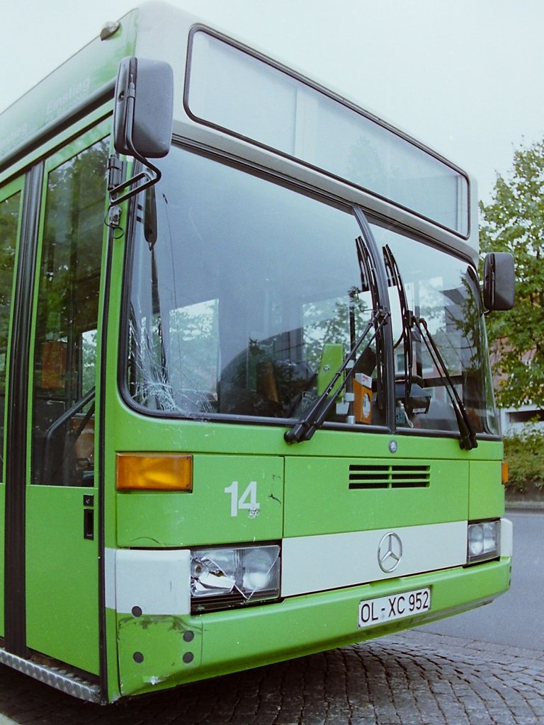 Wagen 14. ... war nicht unerheblich. Scheinwerfer, rechte Frontscheibe, die rechte Klappe und die Sto�stange waren besch�digt.