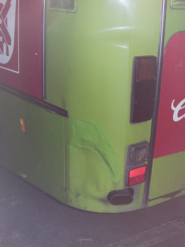Wagen 160. Kleine Rempeleien geh�rten zwar nicht zur Tagesordnung, aber Sch�den die beim Rangieren in den engen Hallen entstanden waren nichts Ungew�hnliches. Dieses Mal�r stammt aus dem August 1988.