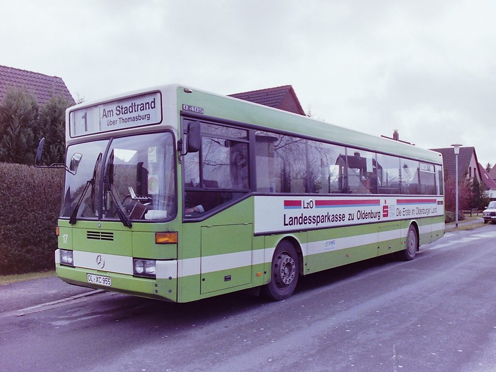 Wagen 17. Leider fehlen mir von Wagen 15 und 16 Bilder mit der zweiten Version der LzO-Werbung. Wagen 17 steht deshalb hier stellvertretend f�r alle drei Busse. Beide Aufnahmen entstanden im Fr�hjahr 1993 ...