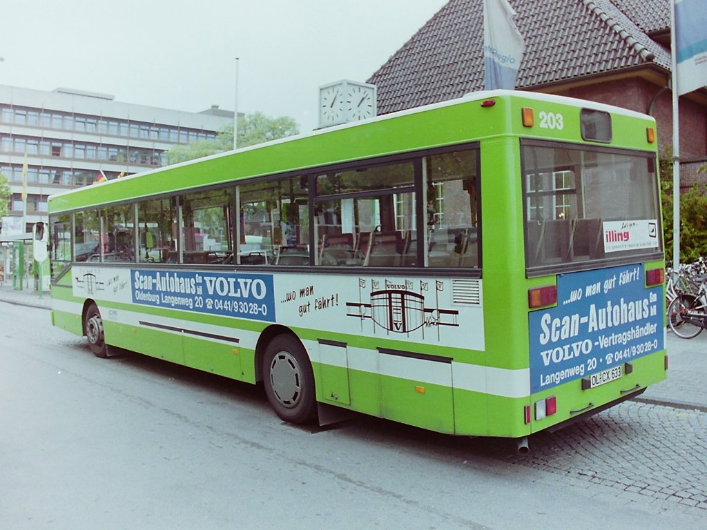 Wagen 203. ... den Volvo-Vertragsh�ndler im SCAN-Autohaus im Langenweg. Damit war auch Wagen 203 mit neuen Werbepartnern der VWG beschriftet. Das Bid zeigt den Bus mit unbekannten Aufnahmedatum, vermutlich Juni 1993, am Hauptbahnhof. Auch dieser Bus wurde sp�ter nach Kasachstan verkauft. Das Bild unter dem folgenden LINK zeigt ihn am 19.07.2010 in der Region Karagandy : http://fotobus.msk.ru/vehicle/227307/#n240100 .
