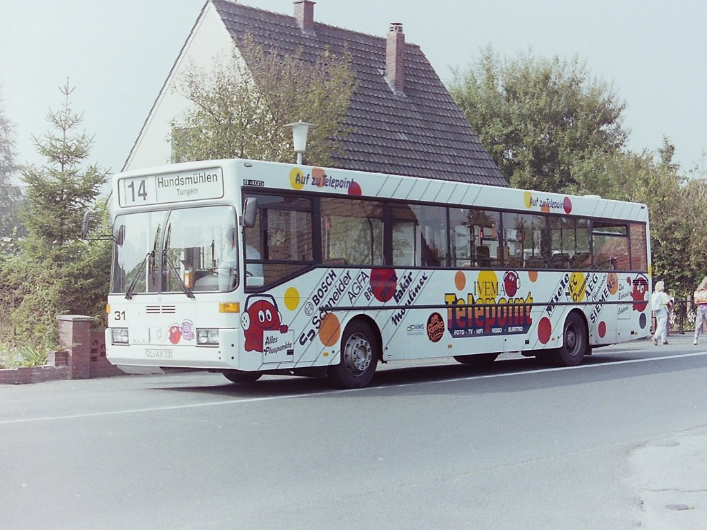 Wagen 31. Der Bus kam noch im September zum Einsatz. Die beiden Werbungen unterschieden sich nur geringf�gig voneinander. 