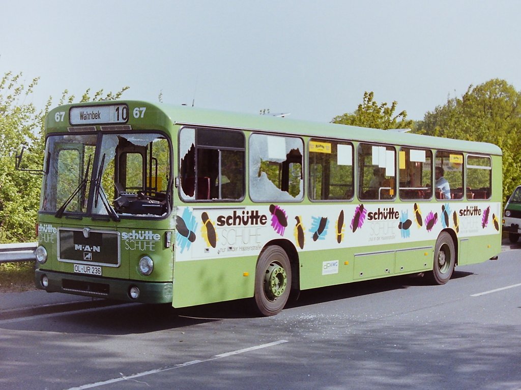 Wagen 67 / Wagen 56. Im August 1988 war der Bus wie bereits beschrieben in einen spektakul�ren Unfall mit dem baugleichen Wagen 56 verwickelt (siehe: http://pekol-busse.startbilder.de/name/einzelbild/number/147302/kategorie/Neueste.html). 