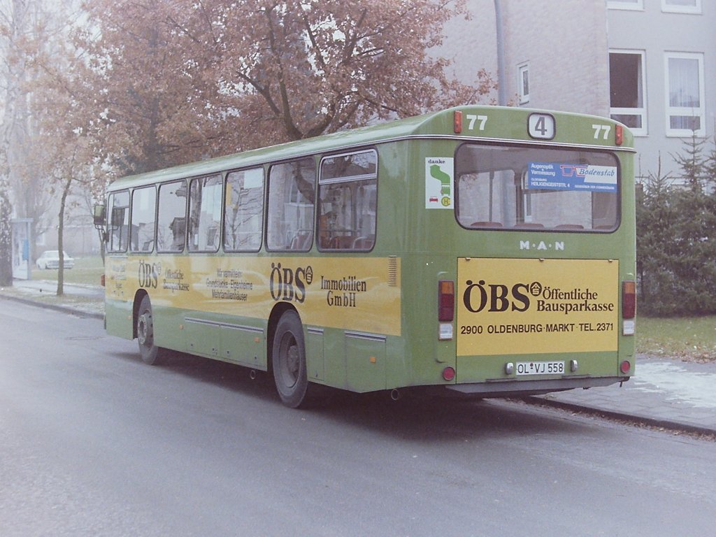 Wagen 77, OL-VJ 558, Bj. 1985. Die Doppel-Sieben, aufgenommen im Dezember 1985 an der Endstation der Linie 4 in der Rennplatzstra�e. Damit war auch die Nachfolge von Wagen 147 gekl�rt (http://pekol-busse.startbilder.de/name/einzelbild/number/148605/kategorie/Neueste.html).