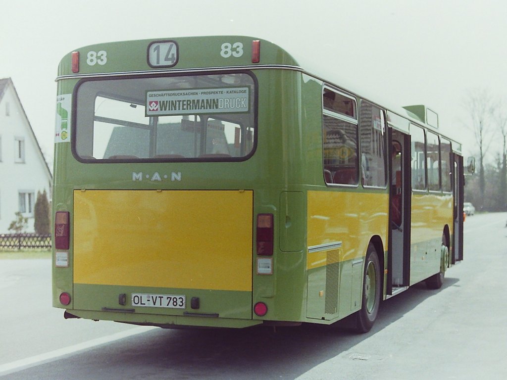 Wagen 83. So stand der Bus im Mai 86 in OFENERDIEK. Die Zuschleusung im Fr�hjahr hatte nat�rlich den Vorteil, dass Kinderkrankheiten lange vor der hei�en Phase des Kramermarktes fest- und abgestellt werden konnten, aber der SL 200 von MAN war l�ngst erwachsen und einer der erfolgreichsten Linienbustypen der Geschichte.
