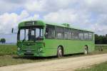 Ex-Wagen 43, EZ: 1980. Wie bereits erw�hnt landete Wagen 43 nach seiner Ausmusterung in Bayern und tr�gt jetzt das Kennzeichen  DON-AP 108 . Er leistet dort seither weiter seine Dienste im Personentransport, jetzt allerdings f�r Erntehelfer auf dem Appel-Spargel- und Erdbeerhof in Rain, OT Sallach, �stlich von Donauw�rth. Nach Angaben des jetzigen Besitzers wurde der Bus zwar schon nachlackiert, das unverwechselbare Pekol-Gr�n blieb ihm aber erhalten. Der Wagen soll sich nach Informationen des Fotografen auch noch in einem, f�r sein Alter, recht guten Zustand befinden, Die Aufnahme stammt von Christian Wolf, dessen Bilder auch, im vor kurzem erschienenen Buch  Abschied vom Standard 1 Bus  aus dem EK-Verlag zu finden sind. Zugesandt wurde mir das Bild von Olaf Joubert, der Anfang der 80er Jahre bei den Oldenburger Vorortbahnen Pekol eine Lehre als Kfz-Mechaniker durchlief. Ich m�chte mich bei beiden herzlich bedanken und w�nsche mir, dass noch mehr Bilder alter Pekol-Busse, aus welcher Zeit auch immer, aktiv oder danach, so den Weg auf diese Seiten finden. 